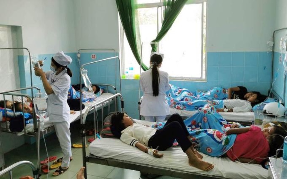 135 học sinh tiểu học bị ngộ độc sau khi ăn bánh mì từ thiện - 1 135 học sinh tiểu học bị ngộ độc sau khi ăn bánh mì từ thiện - 1