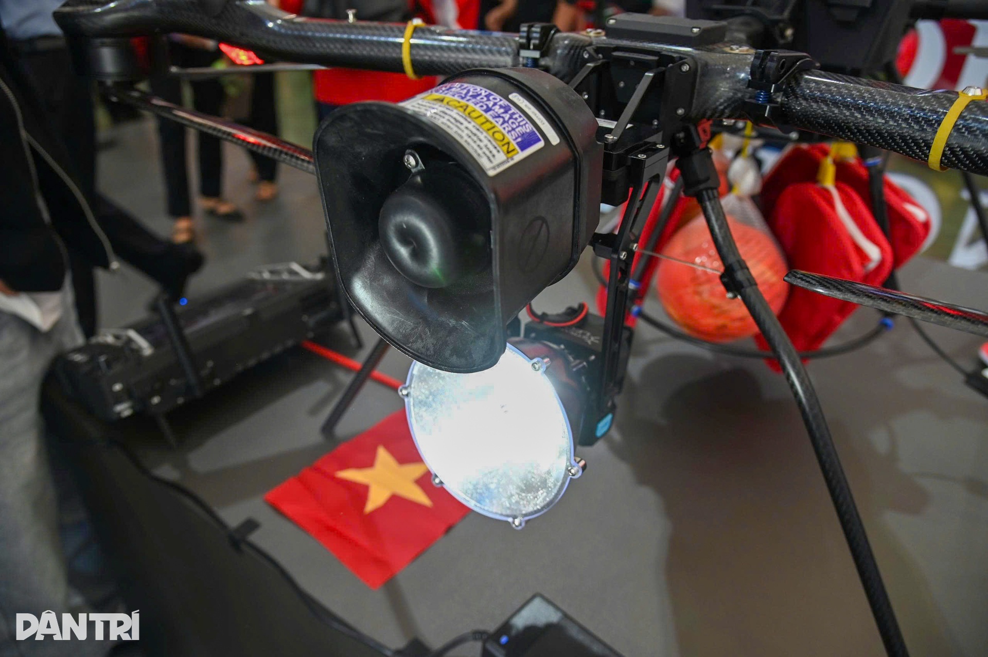 Đa dạng các loại drone công nghệ cao tại triển lãm 80 năm - 3 Đa dạng các loại drone công nghệ cao tại triển lãm 80 năm - 3