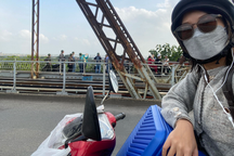 "Phượt" xe máy 300km về quê vì... ám ảnh bị nhồi nhét trên xe Tết