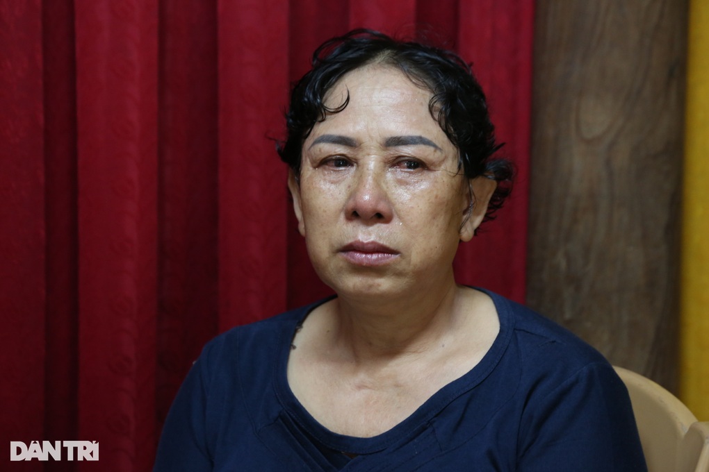 Mẹ ung thư chăm con thiểu năng trí tuệ trong căn nhà sập từng mảng - 1 Mẹ ung thư chăm con thiểu năng trí tuệ trong căn nhà sập từng mảng - 1