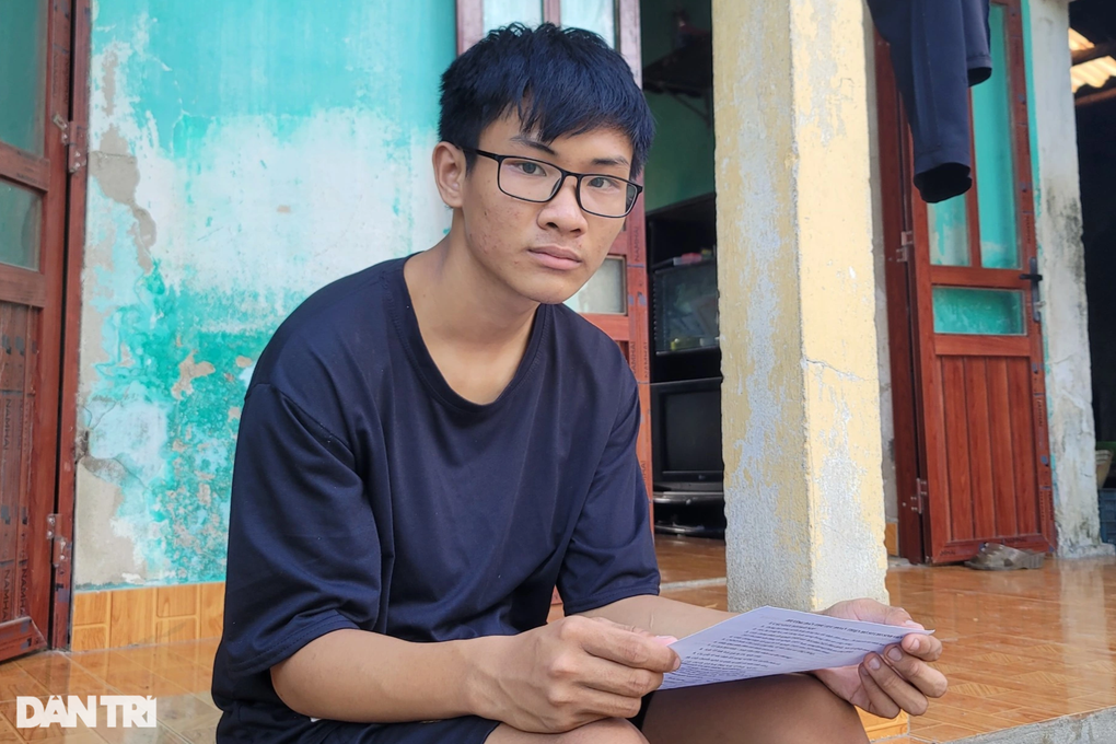 Chàng sinh viên mồ côi cha dang dở giấc mơ đại học - 4 Chàng sinh viên mồ côi cha dang dở giấc mơ đại học - 4