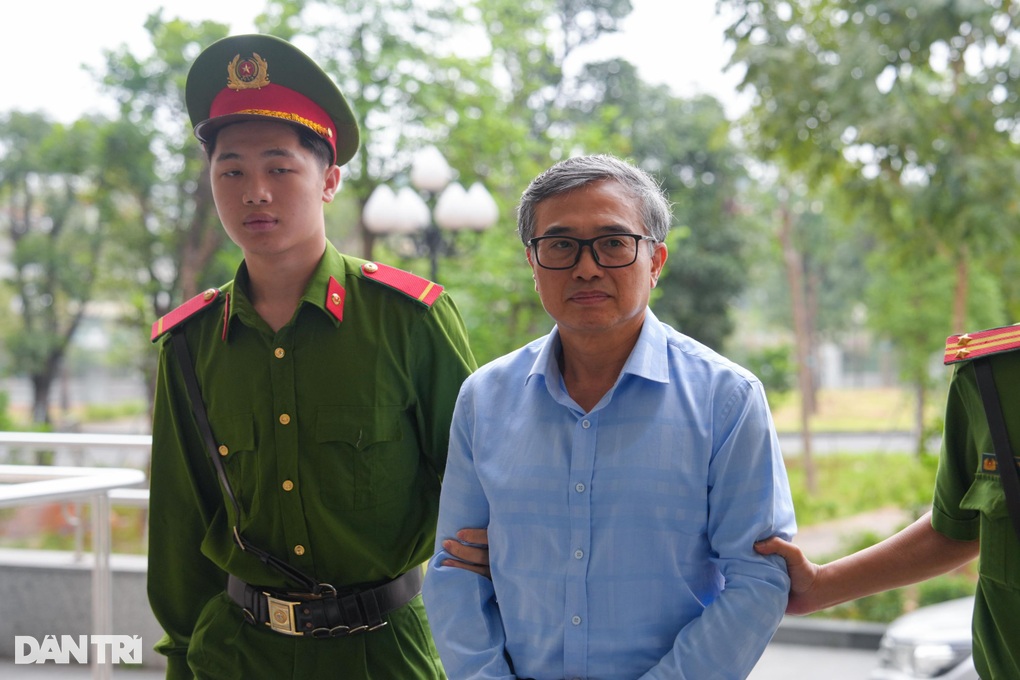 Cựu Thứ trưởng Bộ Công Thương Hoàng Quốc Vượng hầu tòa - 1 Cựu Thứ trưởng Bộ Công Thương Hoàng Quốc Vượng hầu tòa - 1