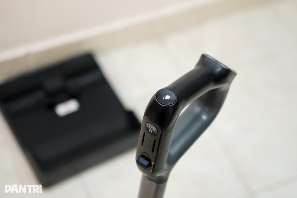 Trải nghiệm máy hút bụi lau nhà cầm tay tích hợp AI, dùng hơi nước nóng - 1 Trải nghiệm máy hút bụi lau nhà cầm tay tích hợp AI, dùng hơi nước nóng - 1