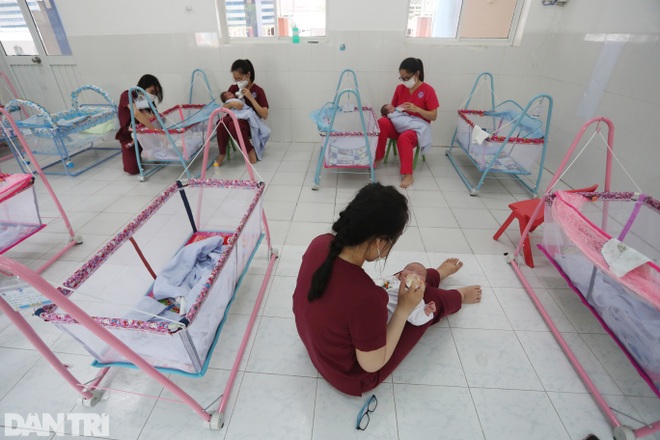 Nước mắt hạnh phúc của những bảo mẫu không chuyên chăm con cho F0 - 4 Nước mắt hạnh phúc của những bảo mẫu không chuyên chăm con cho F0 - 4