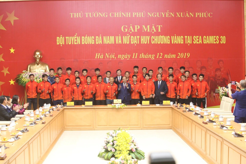 Thủ tướng: Sau các cầu thủ là cả dân tộc, là bản lĩnh, khát vọng Việt Nam - 6 Thủ tướng: Sau các cầu thủ là cả dân tộc, là bản lĩnh, khát vọng Việt Nam - 6