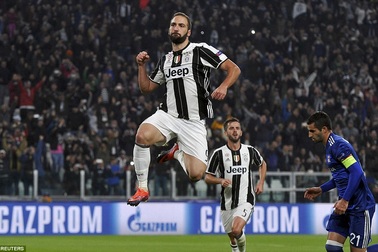 Juventus 1-1 Lyon: "Bà đầm già" chưa thể đi tiếp