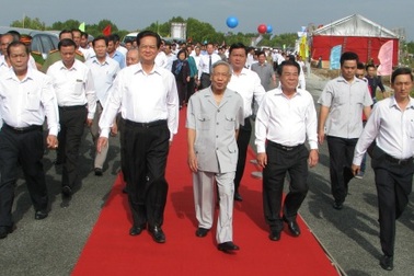 Thủ tướng dự lễ khánh thành cây cầu nối liền đường bộ Bắc - Nam