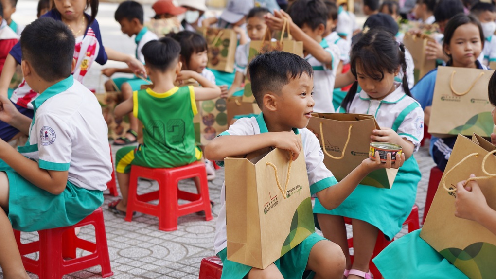2,7 triệu bữa ăn cải thiện dinh dưỡng cho trẻ em Việt Nam - 4 2,7 triệu bữa ăn cải thiện dinh dưỡng cho trẻ em Việt Nam - 4