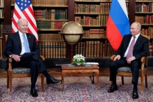 Hành động "khó hiểu" của ông Biden trong cuộc gặp với ông Putin