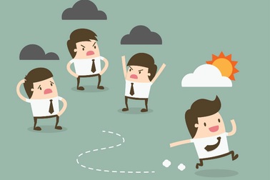 Với đồng nghiệp lúc nào cũng than phiền, phải làm sao?