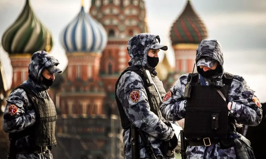 Điện Kremlin được bảo vệ nghiêm ngặt thế nào? - 2 Điện Kremlin được bảo vệ nghiêm ngặt thế nào? - 2