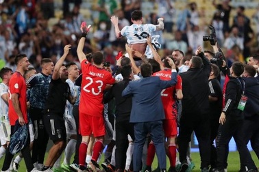Cung bậc cảm xúc của Messi khi Argentina vô địch Copa America
