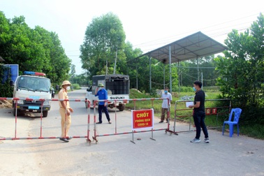 Dịch bệnh lây nhiễm trong cộng đồng, chủ tịch xã bị tạm đình chỉ công tác