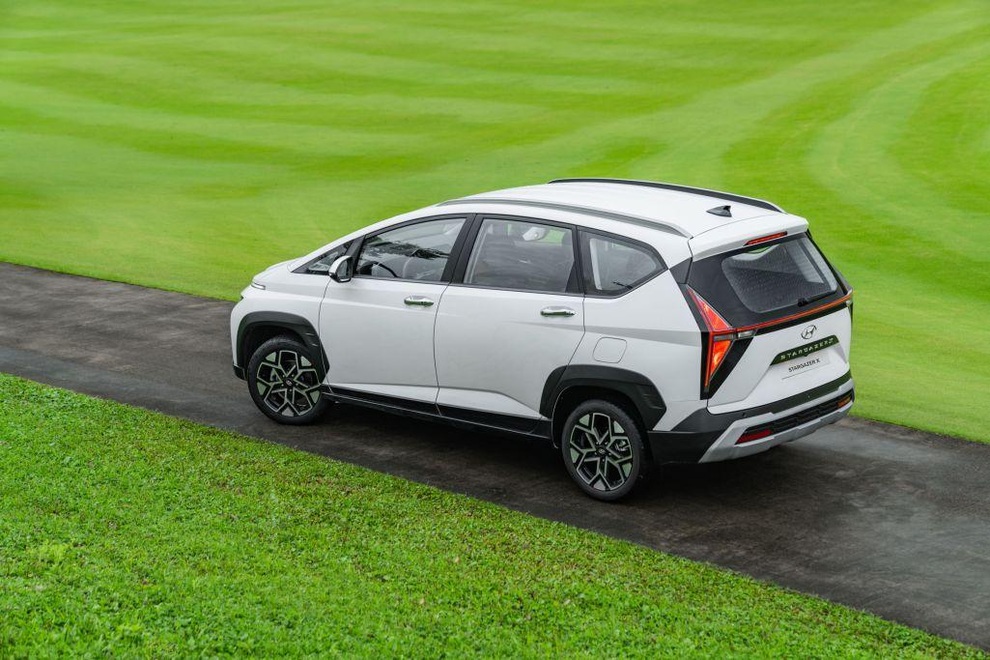 Stargazer - MPV 7 chỗ giá rẻ, nâng bảo hành đến 8 năm - 1 Stargazer - MPV 7 chỗ giá rẻ, nâng bảo hành đến 8 năm - 1