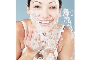 Rửa mặt ngày hè