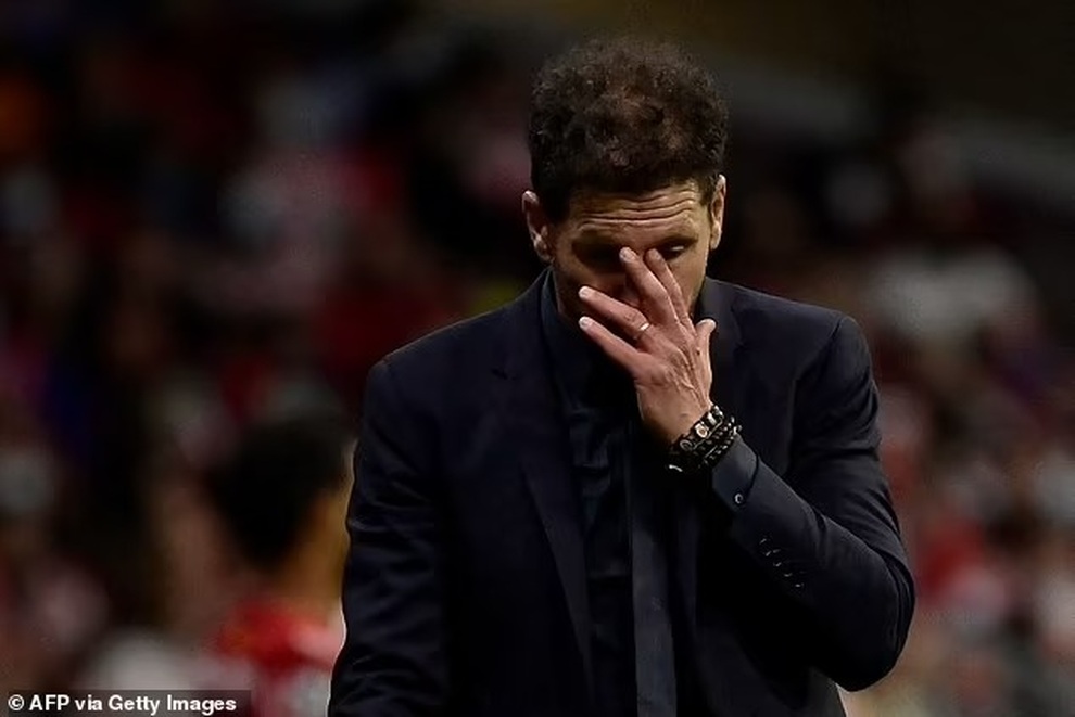 HLV Simeone để lại hình ảnh xấu xí khi Atletico thua đau trên sân nhà - 2 HLV Simeone để lại hình ảnh xấu xí khi Atletico thua đau trên sân nhà - 2