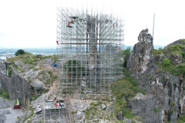 Gia cố trụ đá "mẹ bồng con" nhiều lần bị sét đánh ở Thanh Hóa