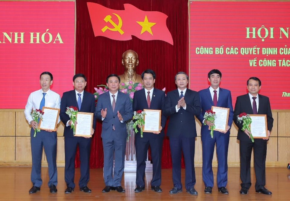 Thanh Hóa điều động, bổ nhiệm nhiều lãnh đạo chủ chốt - 1 Thanh Hóa điều động, bổ nhiệm nhiều lãnh đạo chủ chốt - 1