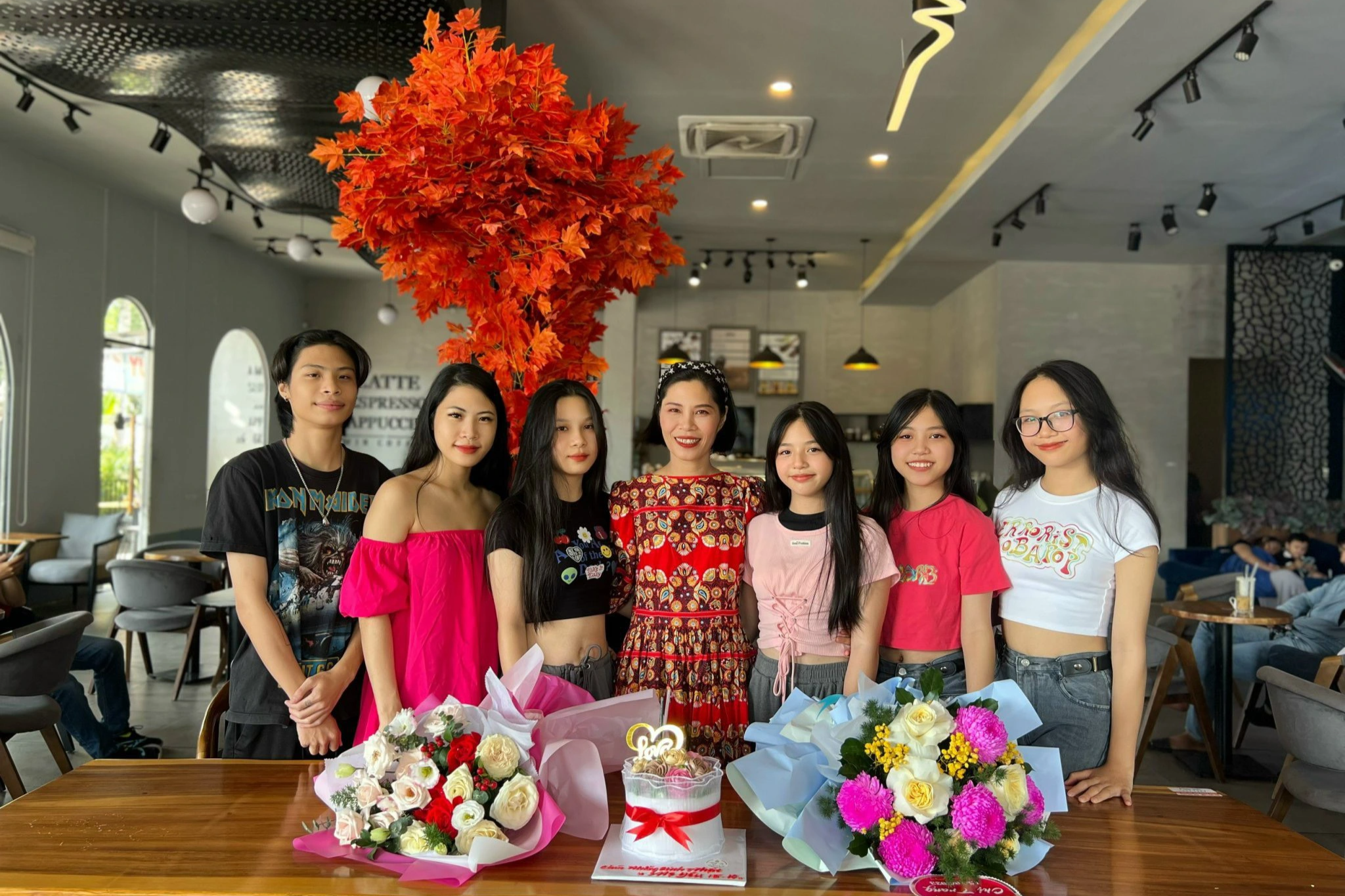 Cuộc sống của bà mẹ ở Hà Nội có 2 tử cung sinh 7 con - 5 Cuộc sống của bà mẹ ở Hà Nội có 2 tử cung sinh 7 con - 5
