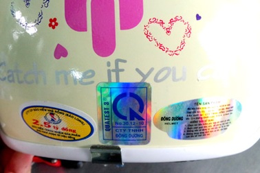 Mũ bảo hiểm được chứng nhận hợp quy vẫn…“dỏm”