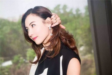 “Bà mẹ ba con” Trương Bá Chi được khen trẻ đẹp như thời thiếu nữ