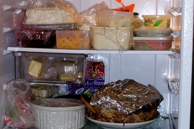 5 dấu hiệu cảnh báo bạn nên vứt bỏ thức ăn thừa