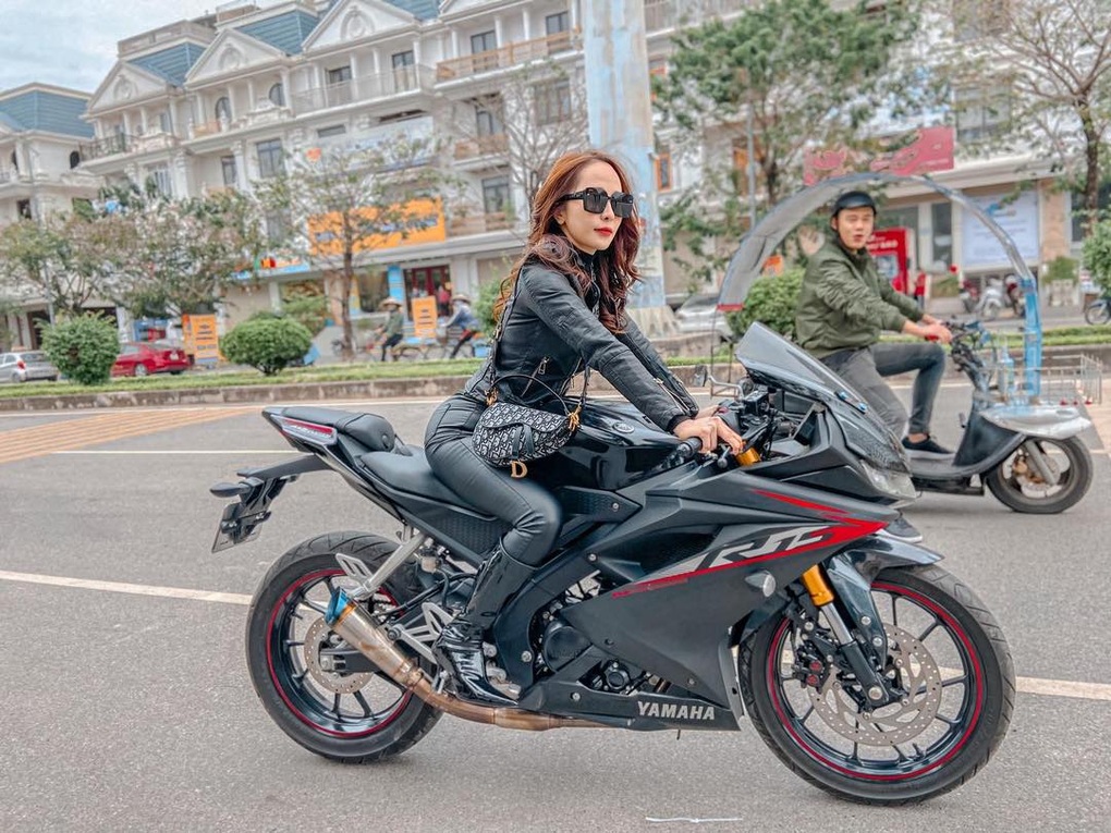 Đọ phong cách thời trang cá tính trên phim của mỹ nhân VTV - 17 Đọ phong cách thời trang cá tính trên phim của mỹ nhân VTV - 17