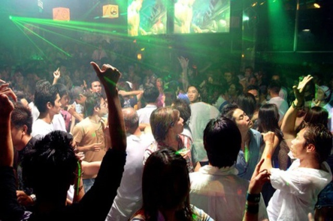 TT-Huế muốn mở cửa karaoke, vũ trường, Bắc Ninh cho bán hàng ăn tại chỗ - 1 TT-Huế muốn mở cửa karaoke, vũ trường, Bắc Ninh cho bán hàng ăn tại chỗ - 1