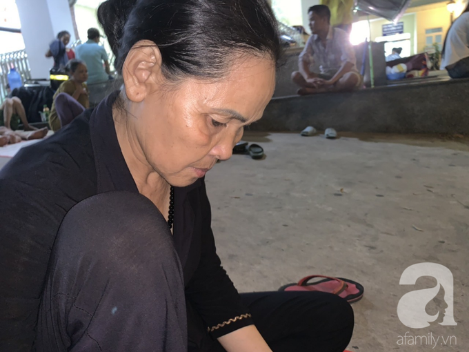 Con trai đang ăn cơm thì bình gas phát nổ làm bỏng nặng, mẹ nghèo bất lực gom góp tiền đóng viện phí cứu con - Ảnh 1. Con trai đang ăn cơm thì bình gas phát nổ làm bỏng nặng, mẹ nghèo bất lực gom góp tiền đóng viện phí cứu con - Ảnh 1.
