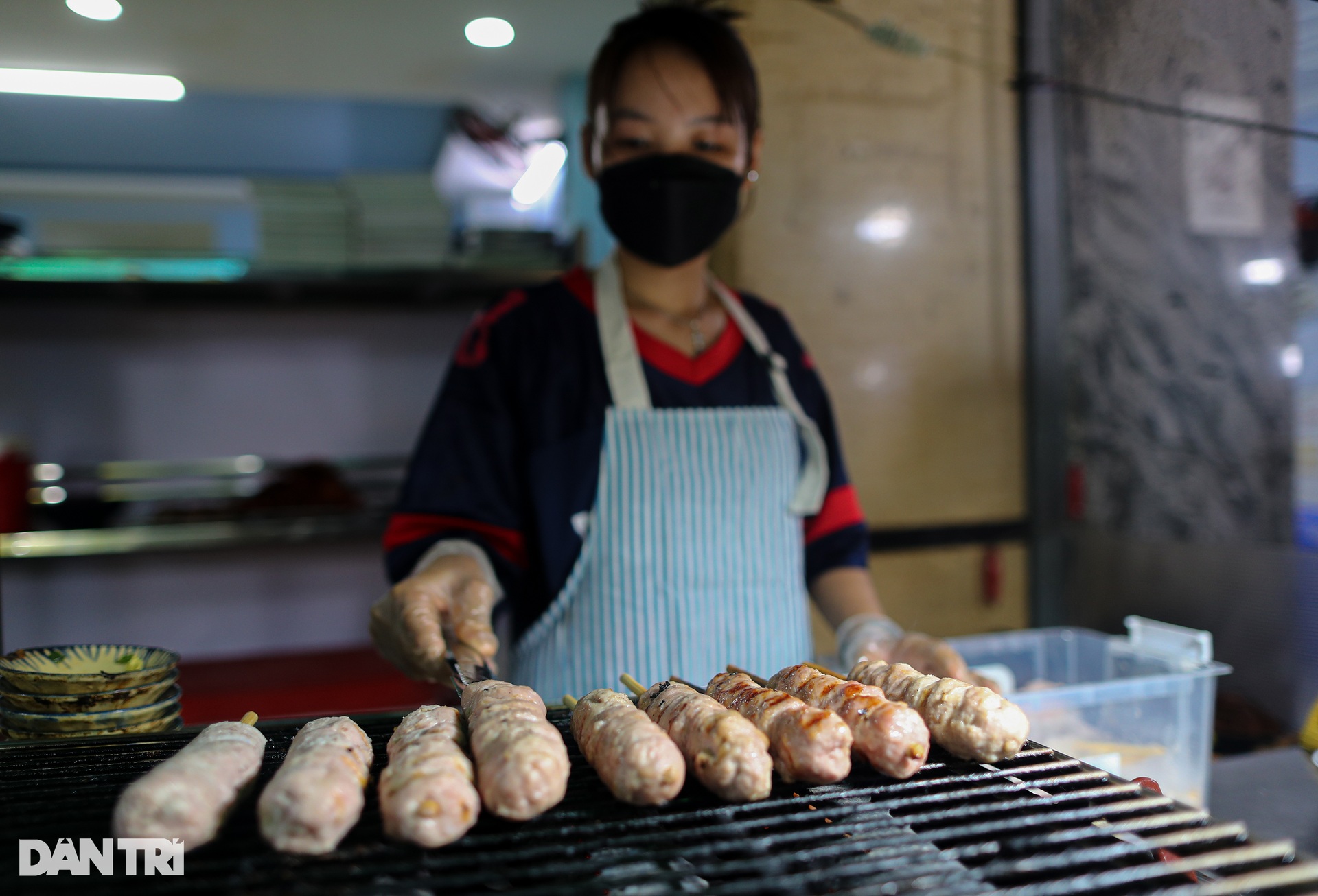 Kiểm tra đột xuất Phố ẩm thực Hồ Thị Kỷ: Thiếu bãi xe, ít nhà vệ sinh - 10 Kiểm tra đột xuất Phố ẩm thực Hồ Thị Kỷ: Thiếu bãi xe, ít nhà vệ sinh - 10