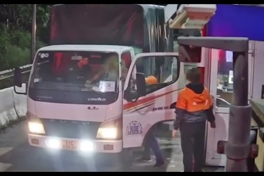 Nam tài xế bất ngờ đột quỵ ngay tại trạm thu phí