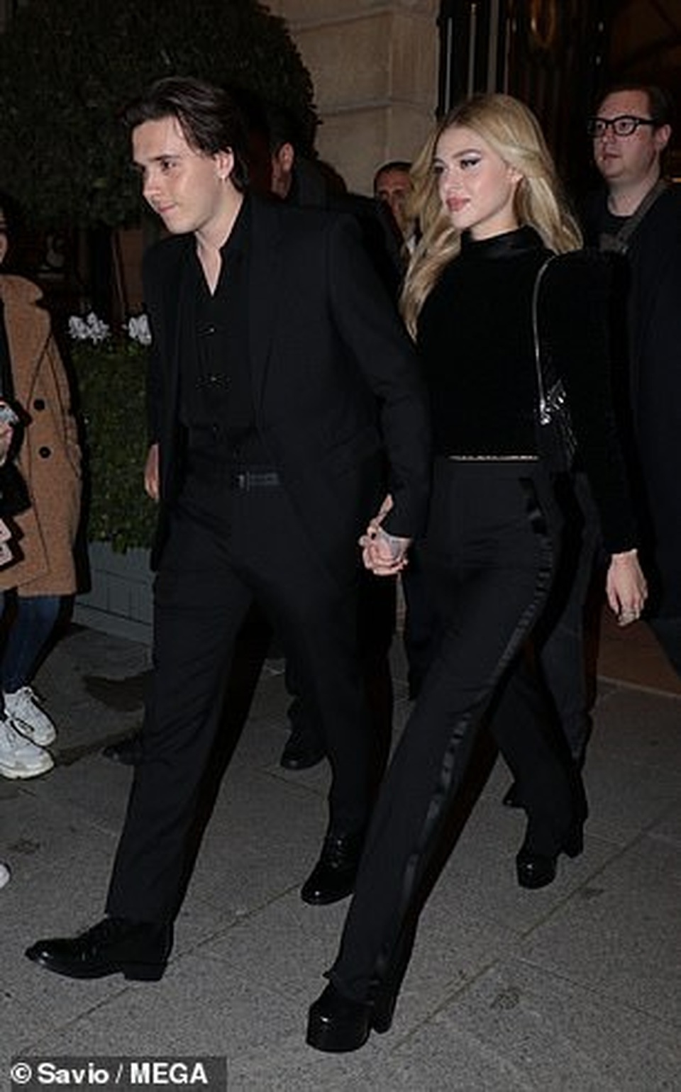 Brooklyn Beckham tình tứ bên bạn gái xinh đẹp - 6 Brooklyn Beckham tình tứ bên bạn gái xinh đẹp - 6