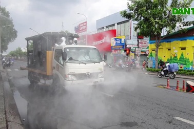 Bộ Quốc phòng phun khử khuẩn toàn bộ "điểm nóng" Gò Vấp