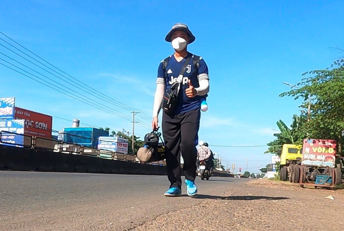 67 ngày đi bộ xuyên Việt của chàng trai xứ Thanh - 2 67 ngày đi bộ xuyên Việt của chàng trai xứ Thanh - 2