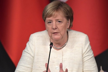Đức lên tiếng về tình trạng thở mạnh của Thủ tướng Angela Merkel