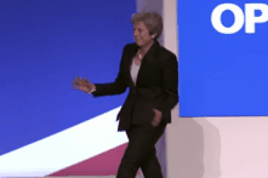 Video Thủ tướng Anh nhảy tưng bừng gây “sốt”