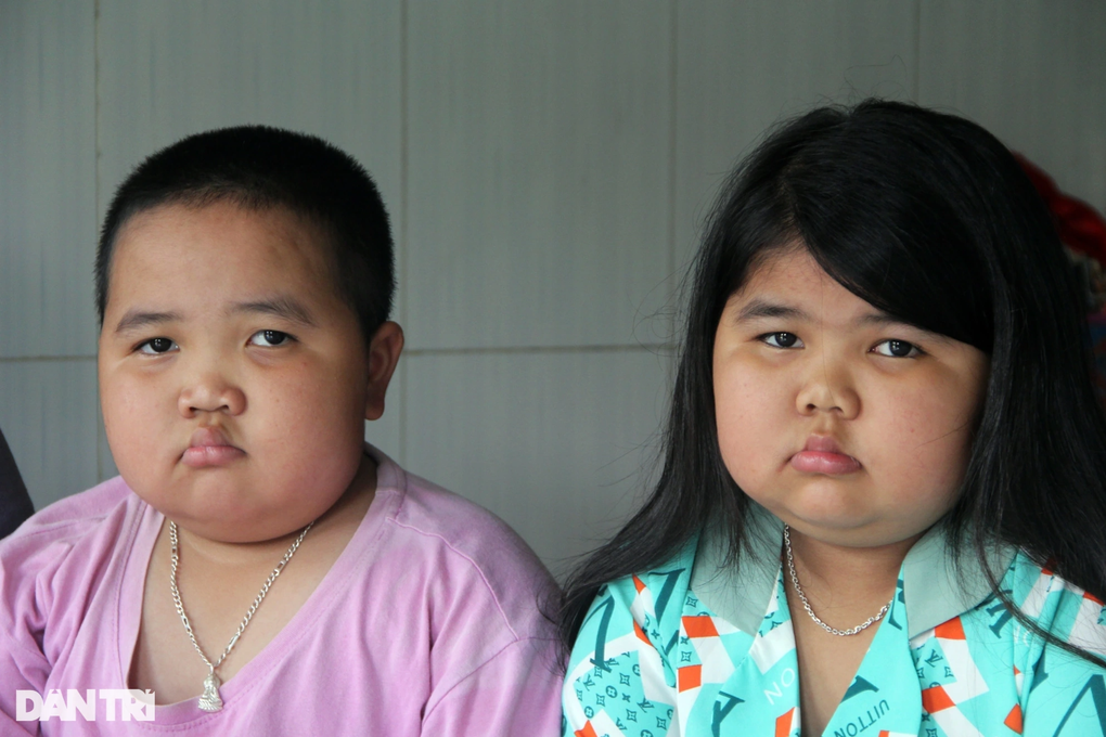 Hai cháu bé con nhà nghèo mắc bệnh mập được giúp hơn 80 triệu đồng - 2 Hai cháu bé con nhà nghèo mắc bệnh mập được giúp hơn 80 triệu đồng - 2