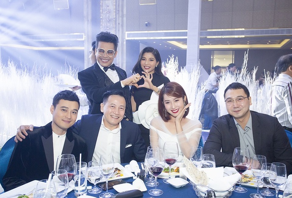 Top 3 đám cưới hào nhoáng nhất showbiz Việt năm 2019 - 15 Top 3 đám cưới hào nhoáng nhất showbiz Việt năm 2019 - 15