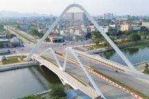 Cầu Bông Lau "ai đi qua cũng ngắm nhìn" ở thành phố di sản Hoa Lư