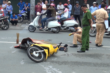 Truy đuổi xe cứu thương tông chết người rồi bỏ chạy