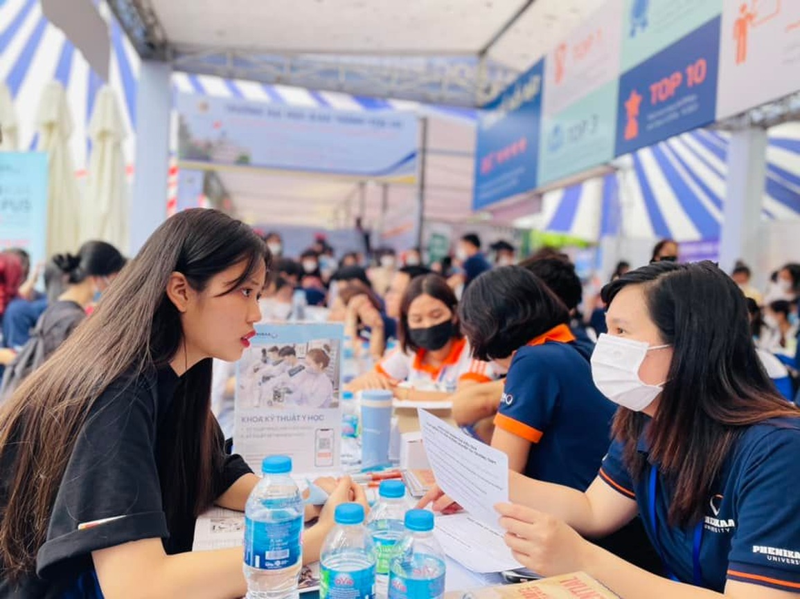 Xét tuyển bằng điểm thi tốt nghiệp và xét học bạ vẫn là chủ yếu nhất - 1 Xét tuyển bằng điểm thi tốt nghiệp và xét học bạ vẫn là chủ yếu nhất - 1