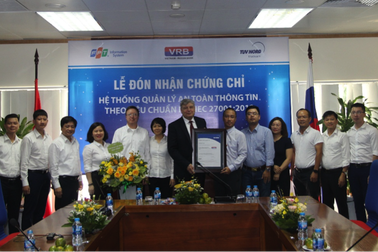 Ngân hàng Liên doanh Việt – Nga (VRB) đón nhận chứng chỉ hệ thống quản lý an ninh thông tin theo tiêu chuẩn ISO/IEC-27001:2013