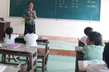 Cô giáo không lương của học trò nghèo