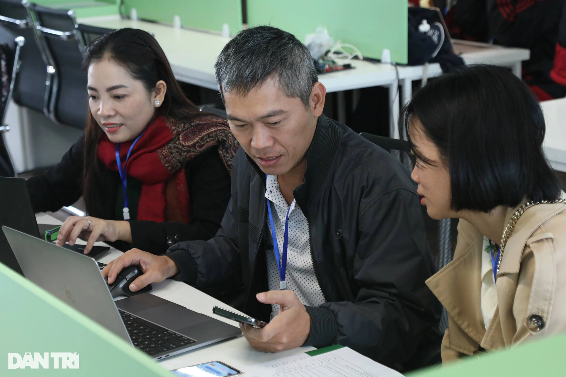 Sôi nổi vòng thi Hackathon xuyên đêm Cuộc thi Sáng kiến An toàn giao thông - 8 Sôi nổi vòng thi Hackathon xuyên đêm Cuộc thi Sáng kiến An toàn giao thông - 8