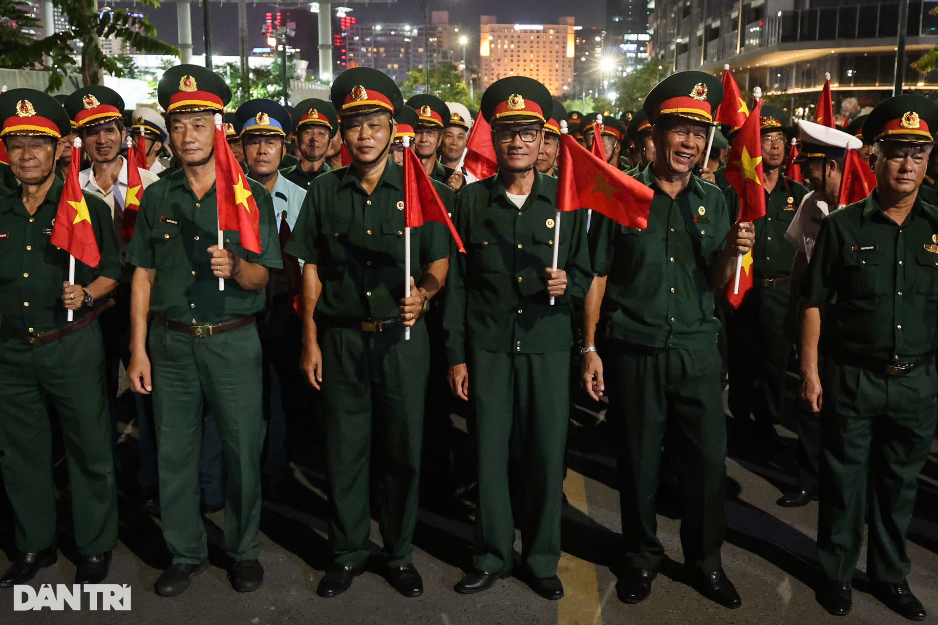 Cựu chiến binh ở TPHCM miệt mài luyện tập diễu hành chuẩn bị cho lễ 30/4 - 2 Cựu chiến binh ở TPHCM miệt mài luyện tập diễu hành chuẩn bị cho lễ 30/4 - 2
