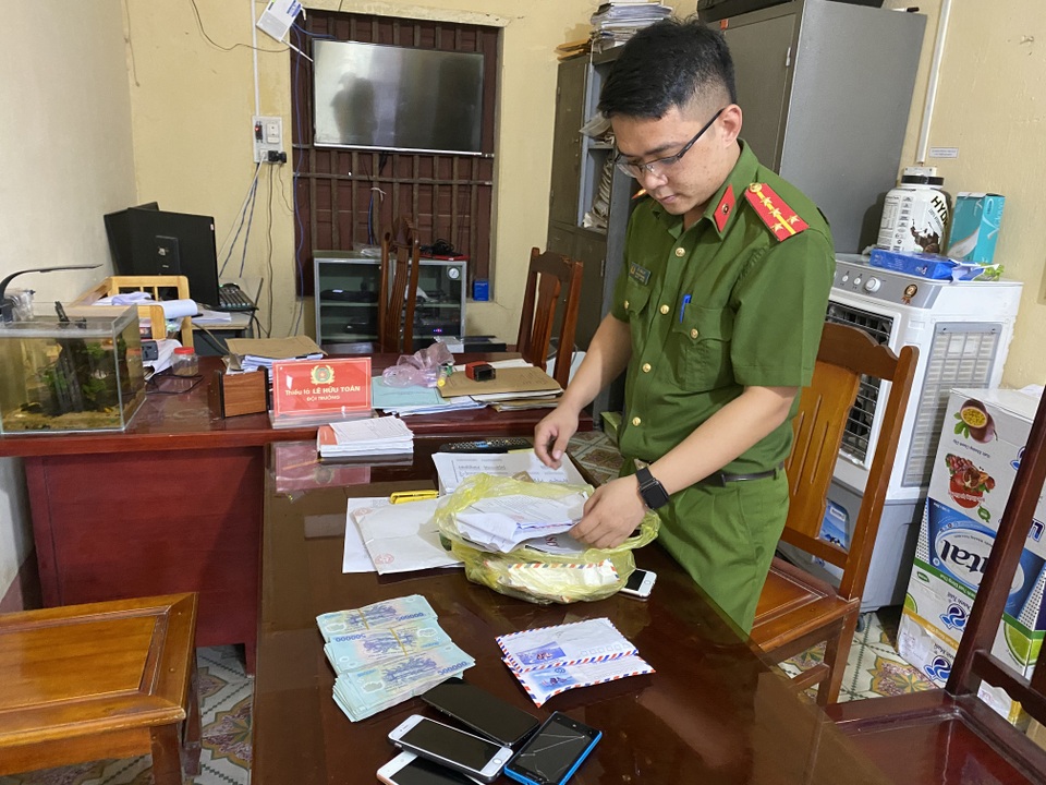 Triệt phá đường dây đánh bạc hơn 10 tỉ đồng núp bóng game đổi thưởng - 2 Triệt phá đường dây đánh bạc hơn 10 tỉ đồng núp bóng game đổi thưởng - 2