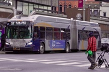 Người đàn ông lái trộm xe buýt, vẫn tuân thủ luật, đón trả khách đầy đủ