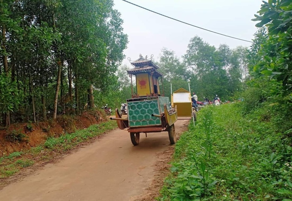 Bàng hoàng phát hiện thi thể 2 người đàn ông bên bìa rừng - 2 Bàng hoàng phát hiện thi thể 2 người đàn ông bên bìa rừng - 2