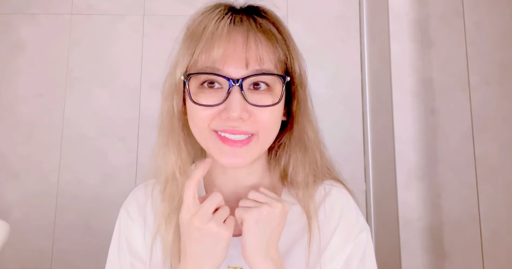 Hari Won - bà xã của Trấn Thành suy sụp vì bị liệt nửa mặt - 1 Hari Won - bà xã của Trấn Thành suy sụp vì bị liệt nửa mặt - 1