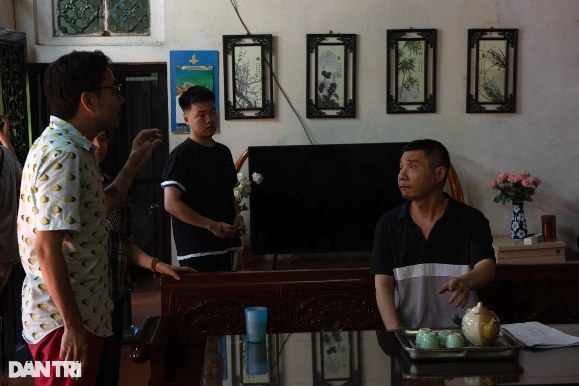 NSND Công Lý ăn cơm hộp, xúc động đọc kịch bản vào vai bố vợ khó tính - 11 NSND Công Lý ăn cơm hộp, xúc động đọc kịch bản vào vai bố vợ khó tính - 11